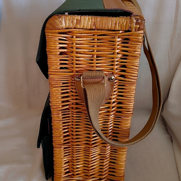 💚 Picnic Time Inc. Wicker & Green Picnic Basket — Excellent Condition, NWOT - Picture 10 of 14
